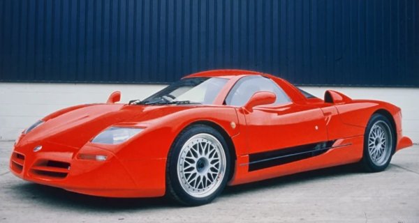 Nissan искаше част от лудостта на GT състезанията през 90-те години. Въпреки това, за разлика от немските си конкуренти, японската марка се съсредоточи основно върху &ldquo;24 часа на Льо Ман&ldquo;. Там организаторите изискваха да бъде направена само една улична единица, за да може производителят да се състезава. Тъй като Nissan не продаваше изключително скъпи хиперавтомобили на клиентите, той построи единствения необходим пример. Така че, да, това е толкова рядко, колкото е възможно. Както се очакваше, само няколко души в Nissan някога са карали R390 GT1, въпреки че той се появява на автомобилни изложения като Villa d'Este.

Нисък и широк, със страхотен фокус върху аеродинамиката, R390 GT1 изглежда почти подобно на състезателната кола. Освен това, той разполага със същия 3,5-литров туин-турбо V8 мотор с 550 к.с., свързан с шестстепенна скоростна кутия., която изпраща мощността към задните колела. Стотака това бижу стига стотака под 4 секунди, а максималната скорост от 352 км/ч вероятно е още по-впечатляваща. И тъй като тежи само 1100 кила паунда и има твърдо шаси, разработено от инженерите на Nissan, трябва да е фантастично за шофиране. Все пак можем само да спекулираме, тъй като шеnа хора са го карали!
